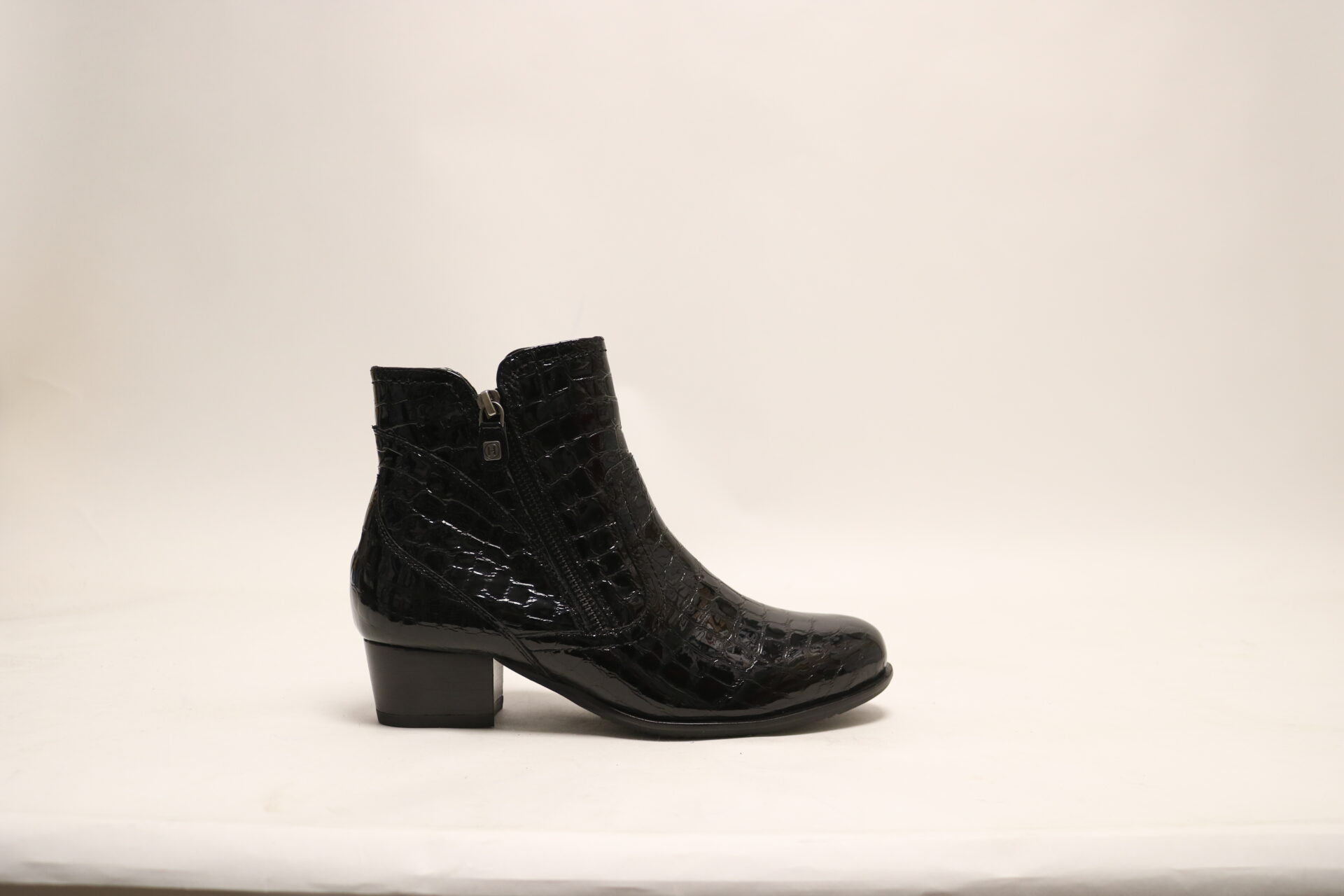 Helioform 231.021 K Zwart Enkellaars