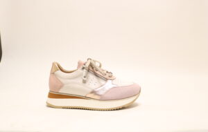 Footnotes 32007 Elke K roze wit veterschoen